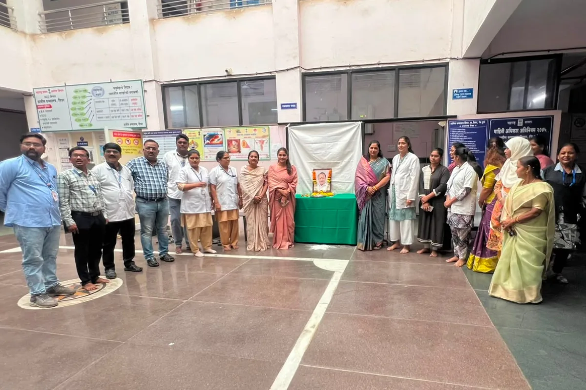 शिरूर ग्रामीण रुग्णालय येथे अभिवादन
