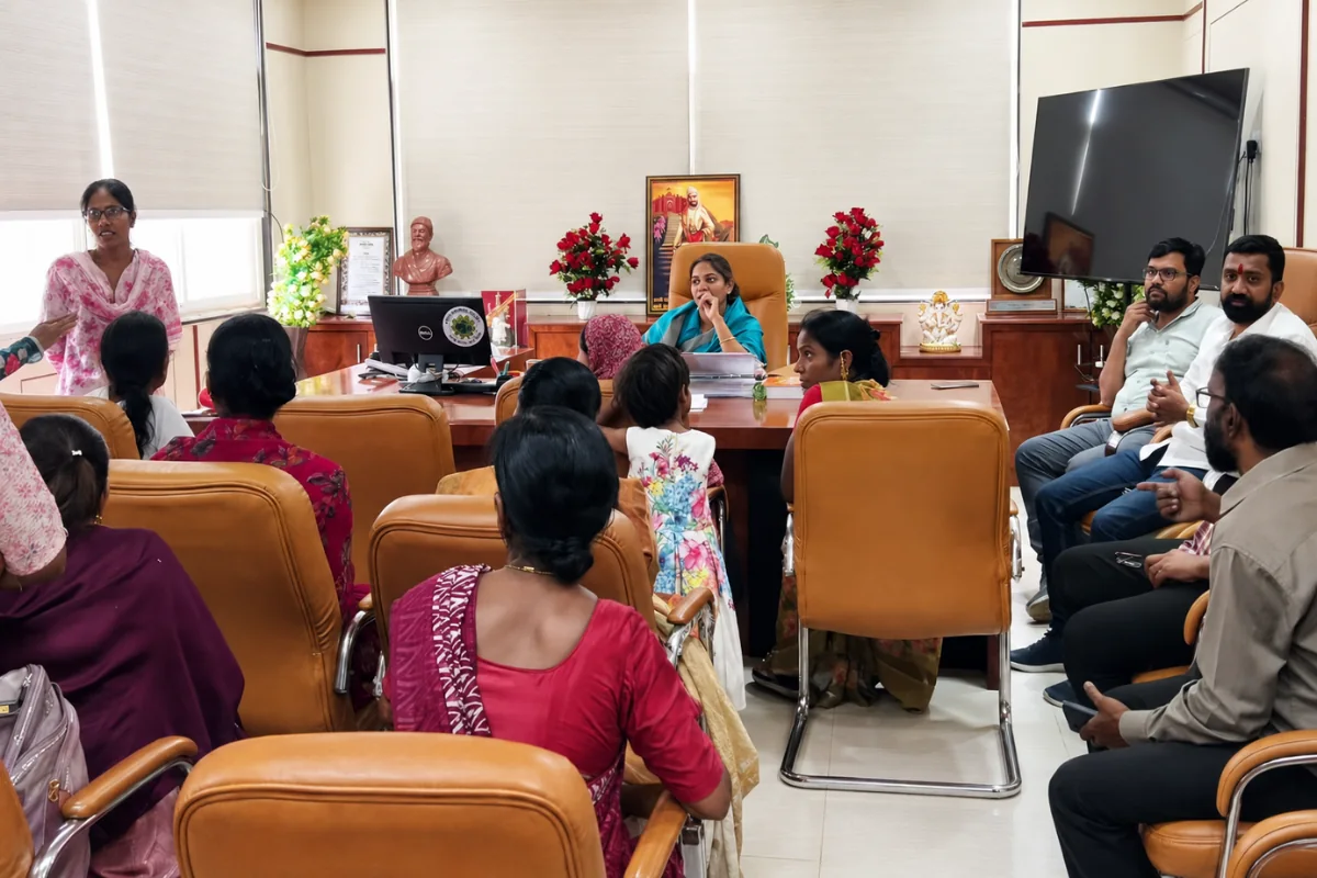 शासकीय कर्ज कथित फसवणूक प्रकरणी पीडित महिलांशी चर्चा
