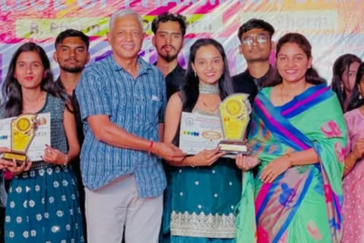 विद्यार्थ्यांच्या गौरवाचा प्रेरणादायी क्षण
